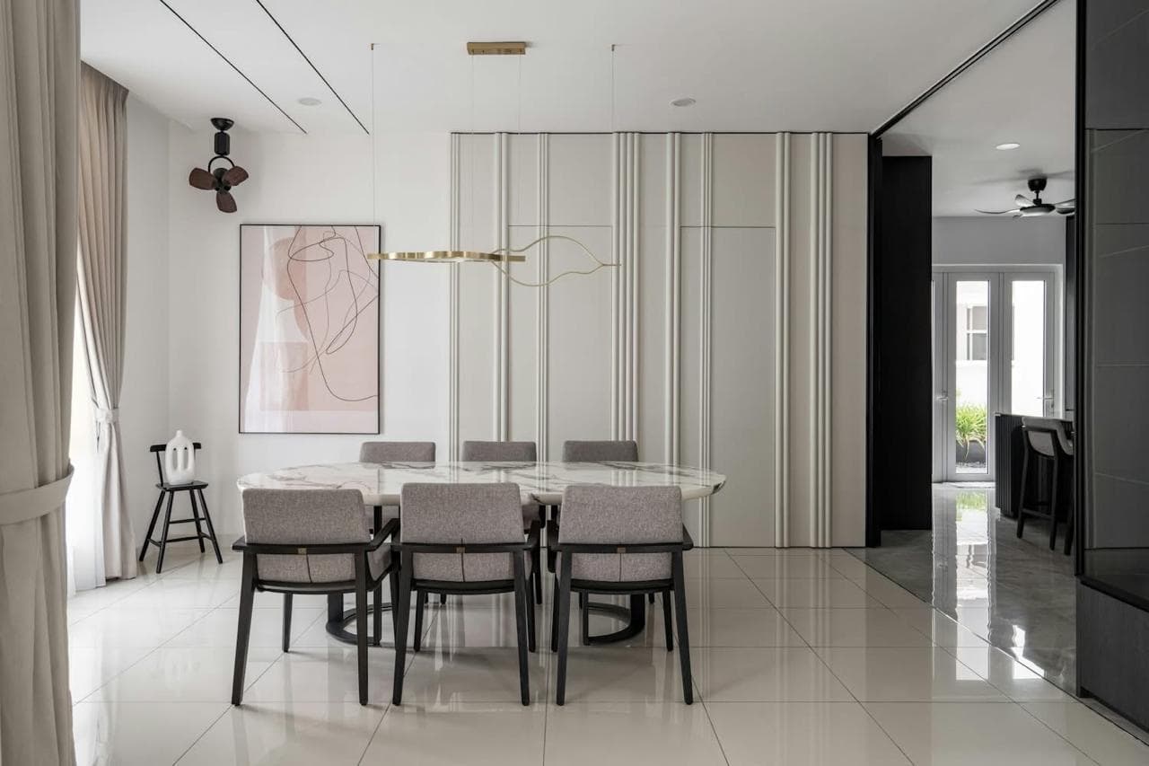 Dining with Vertical Panels